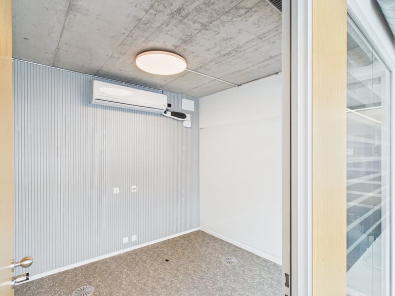 Arrive and get started — 1,190 m² fully developed top office available immediately (15)