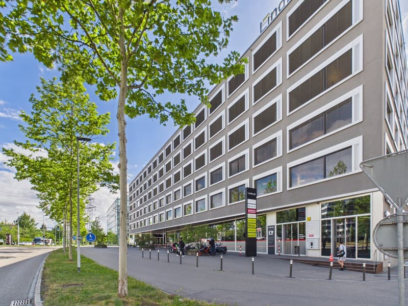 Arrive and get started — 1,190 m² fully developed top office available immediately (2)