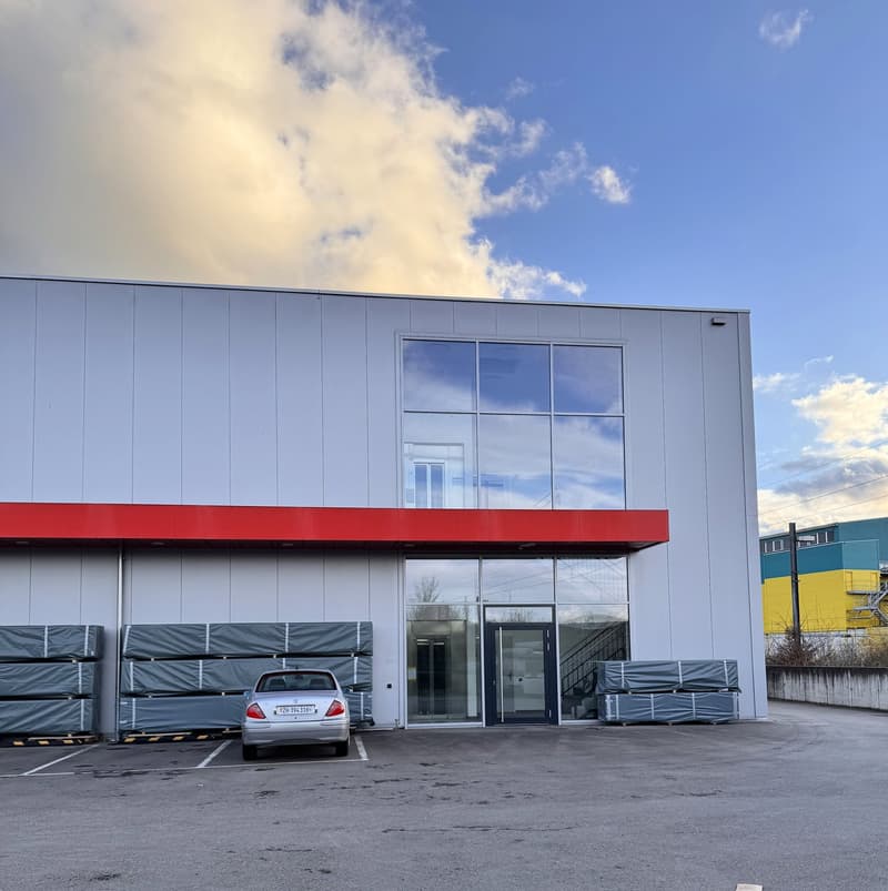 Modern versatile commercial spaces in Oberglatt (13)