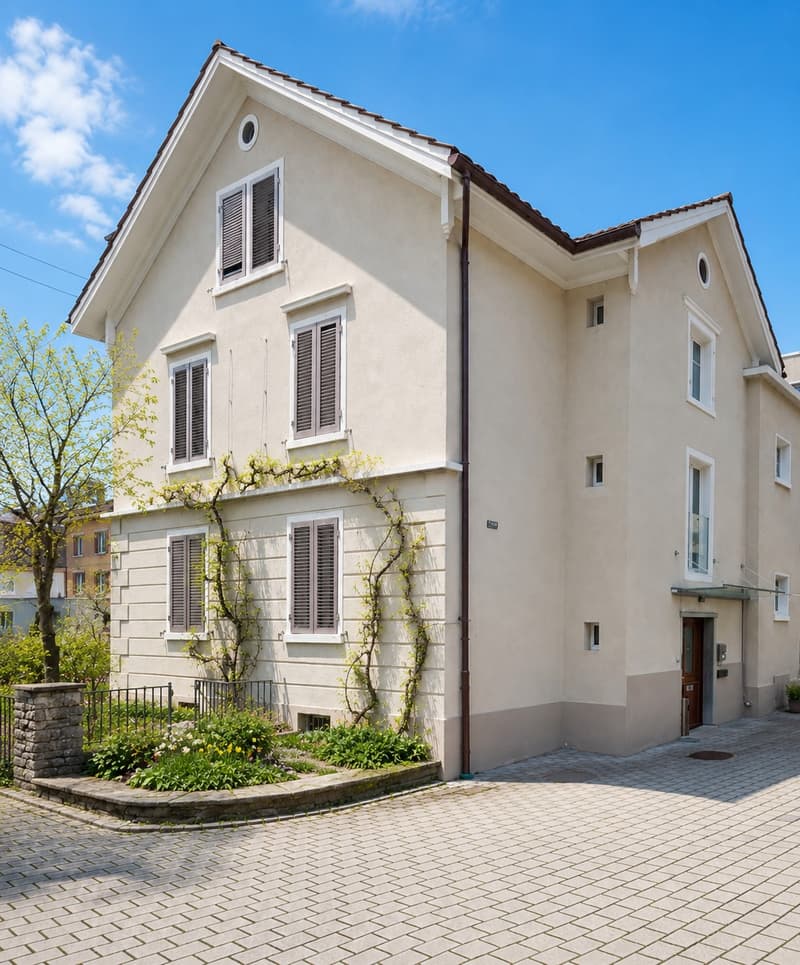 Apartment building with potential in Uster (2)