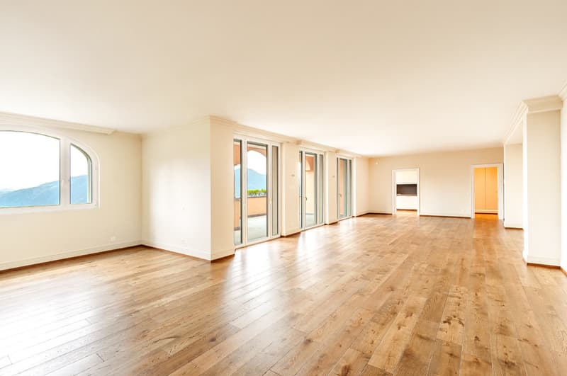 COLLINA D'ORO-AGRA - Lussuoso appartamento di 410 mq con ampia loggia e vista lago (Rif. 303) (1)