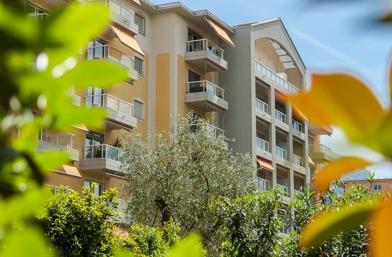 multiple story building with balconies