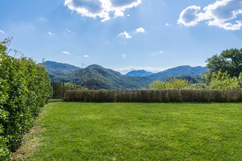 COLLINA D'ORO - AFFITTASI INCANTEVOLE APPARTAMENTO CON GIARDINO PRIVATO E VISTA LAGO (rif. 001) (10)