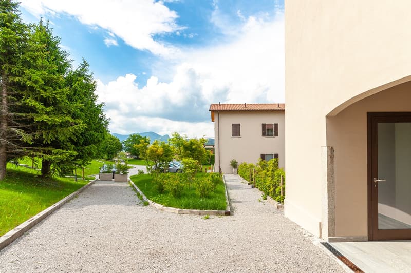 AFFITTASI LUMINOSO APPARTAMENTO DA 2.5 LOCALI IMMERSO NEL VERDE (9)
