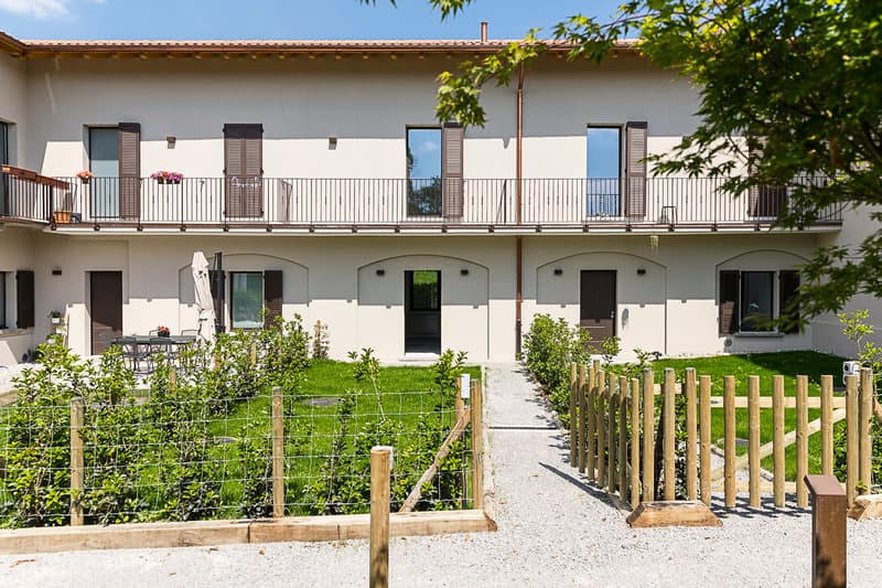 Helllichtes Dachgeschoß-Apartment mit 55 m² und Garten zur Miete (1)