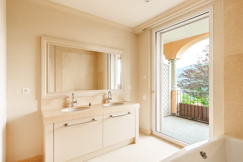 COLLINA D'ORO-AGRA - Lussuoso appartamento di 276 mq con ampia loggia e vista lago (Rif. 303) (5)