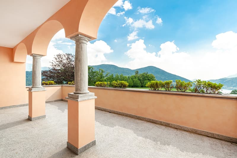 COLLINA D'ORO-AGRA - Lussuoso appartamento di 276 mq con ampia loggia e vista lago (Rif. 303) (2)