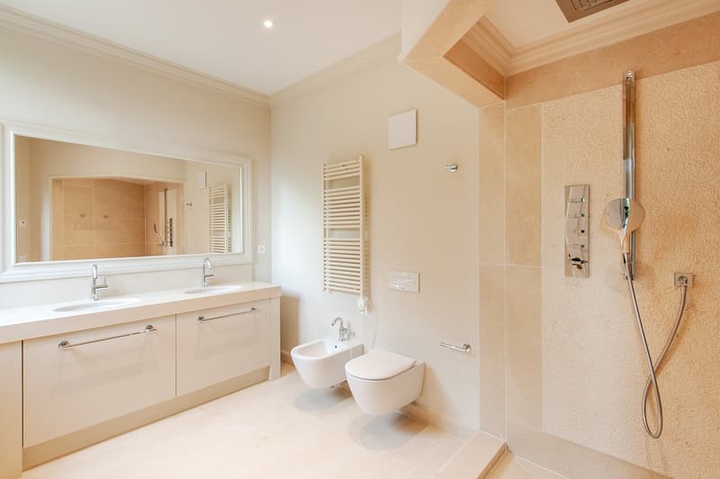 COLLINA D'ORO-AGRA - Lussuoso appartamento di 276 mq con ampia loggia e vista lago (Rif. 303) (9)