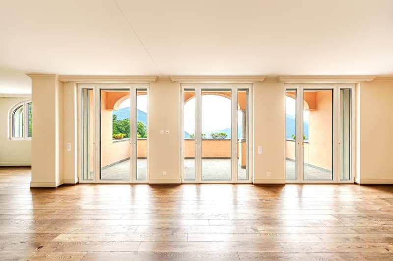 COLLINA D'ORO-AGRA - Lussuoso appartamento di 276 mq con ampia loggia e vista lago (Rif. 303) (4)