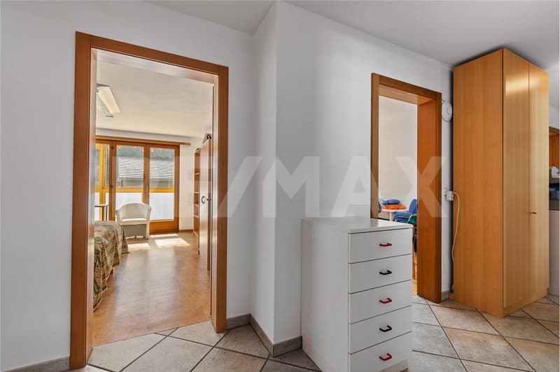 Large single-family house with separate office area (8)
