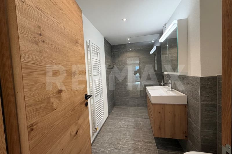 3.5-Zimmer-Wohnung in Klosters hochwertig saniert mit Chalet-Charme (4)