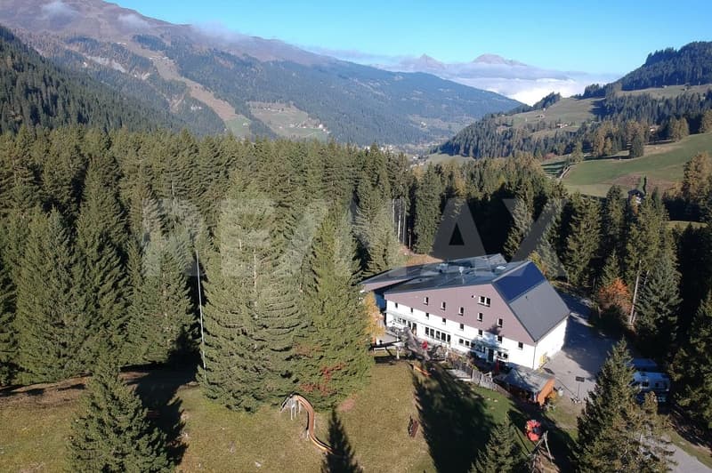 Maison d'hôtes et propriété polyvalente au milieu de la région de vacances de Lenzerheide (1)
