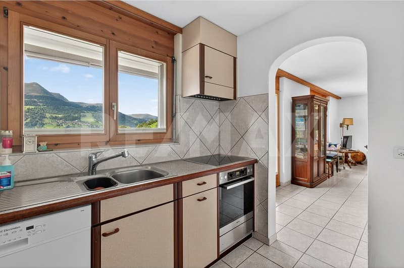 Appartamento di 3½ locali con bella vista sulle montagne, soleggiato e in posizione tranquilla a St. Peter / Arosa (3)