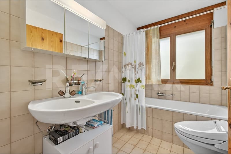Appartamento di 3½ locali con bella vista sulle montagne, soleggiato e in posizione tranquilla a St. Peter / Arosa (10)