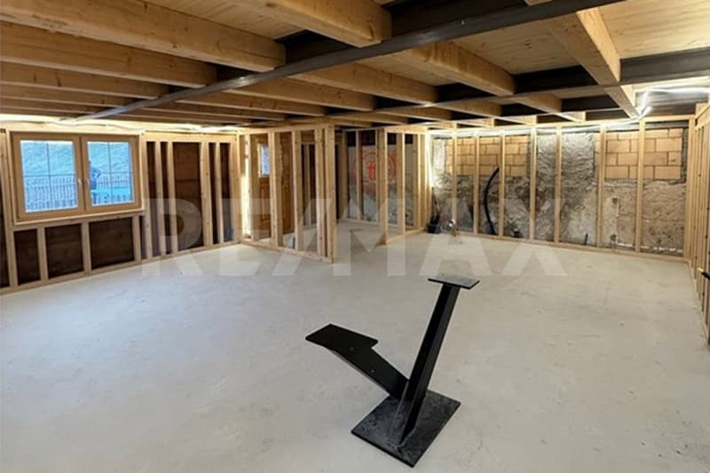 Unique opportunity in Mastrils - Spacious 1781m² plot with versatile potential (4)