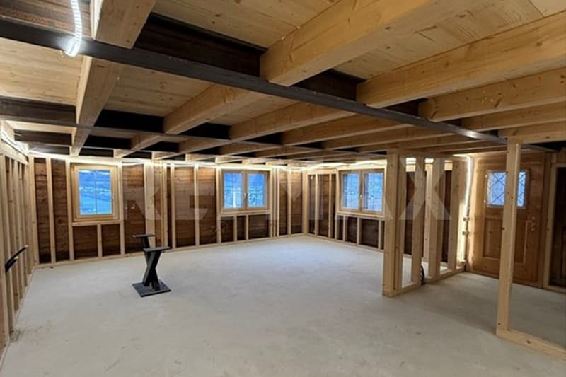 Unique opportunity in Mastrils - Spacious 1781m² plot with versatile potential (5)