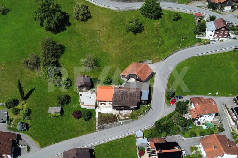 Unique opportunity in Mastrils - Spacious 1781m² plot with versatile potential (2)