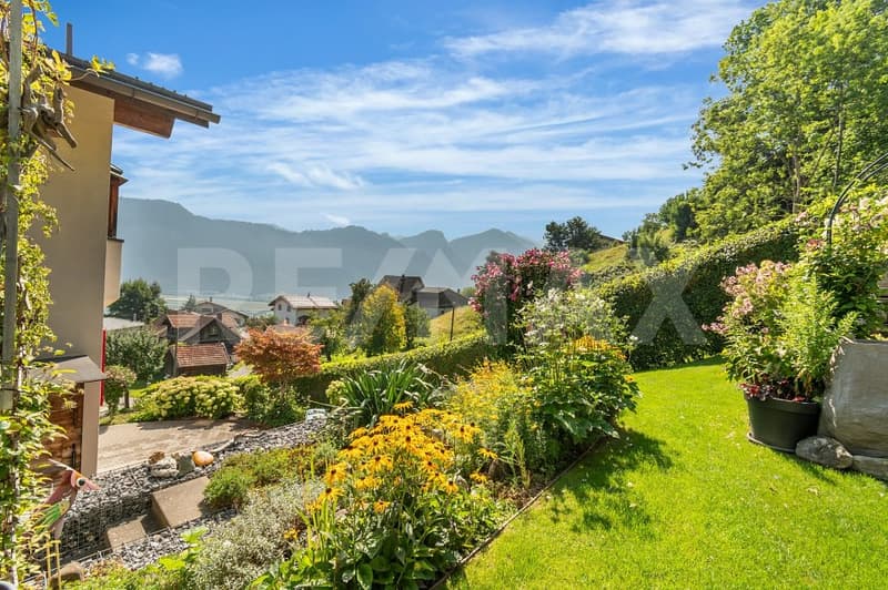 Spacious 6½-room maisonette apartment with garden and beautiful views (3)