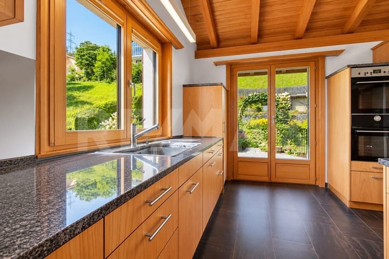 Spacious 6½-room maisonette apartment with garden and beautiful views (2)
