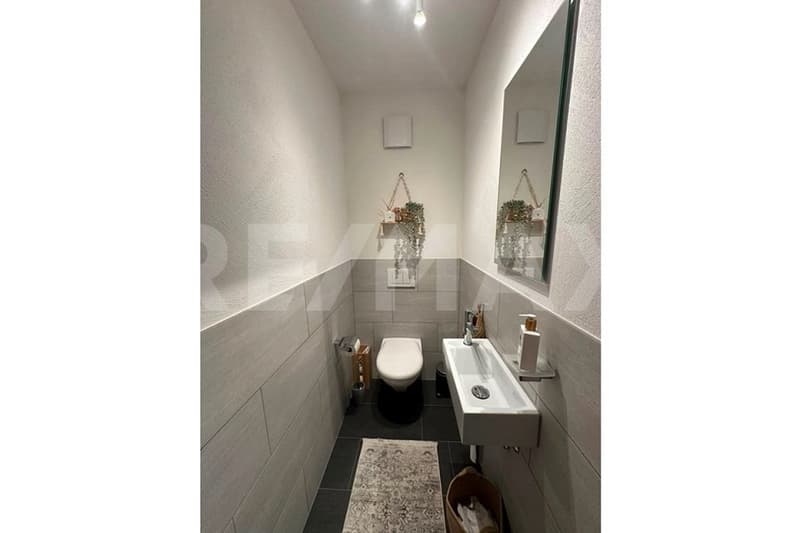 Spacious and modern 2.5-room apartment (including outdoor parking space) in the village center of Saas. (5)
