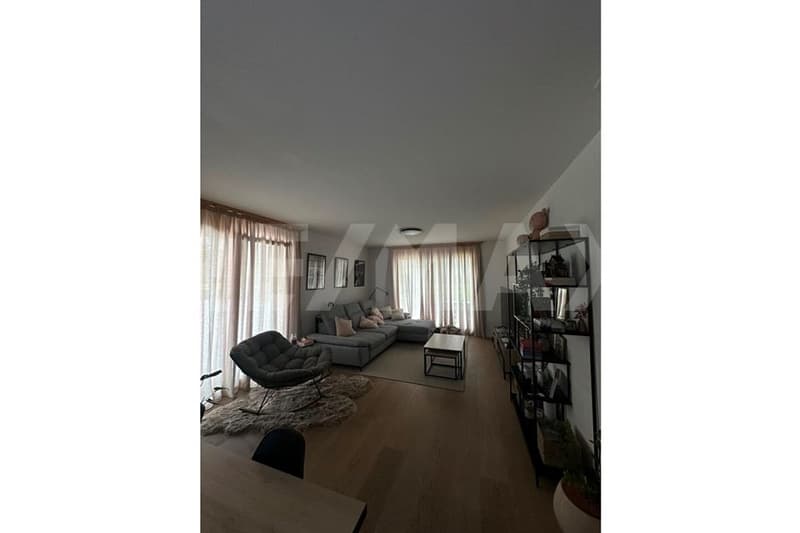 Spacious and modern 2.5-room apartment (including outdoor parking space) in the village center of Saas. (3)