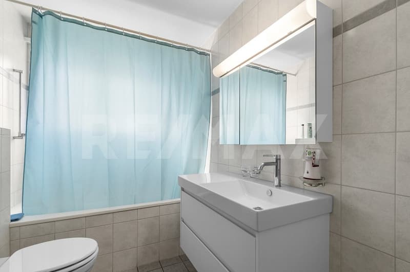 Comfortable living with a view - 4 ½ room attic apartment in a well-maintained three-family house (8)