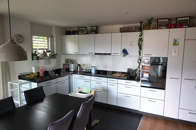 Modern 4.5-room apartment in an attractive location in Jenins (1)