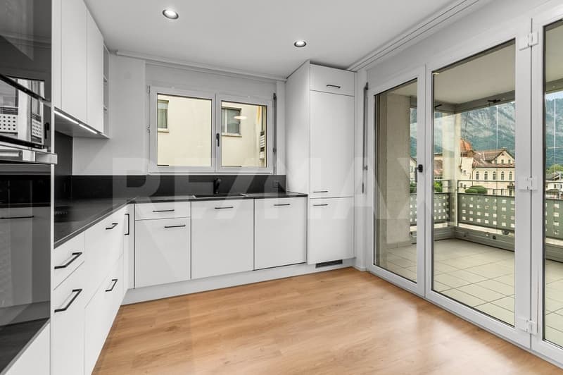 Renovierte 4½-Zimmerwohnung mit zwei Balkonen in Malans (2)
