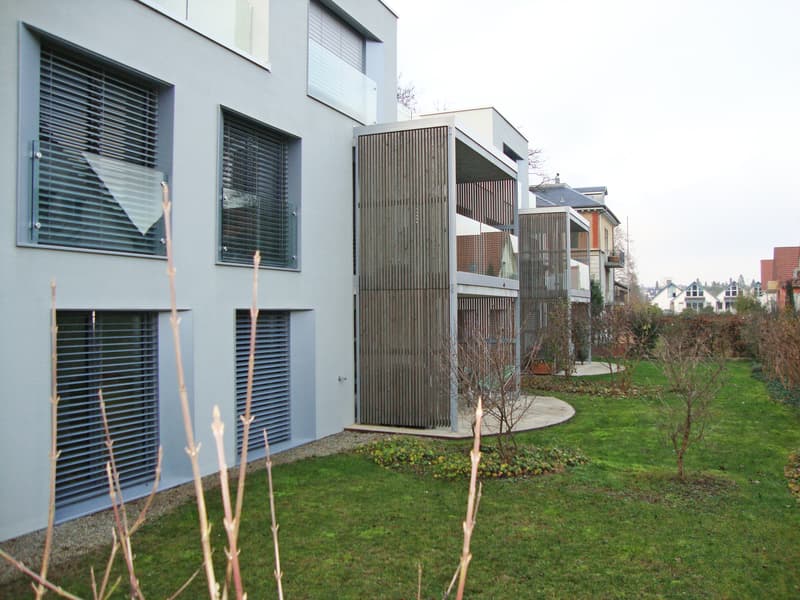 Blick zur Wohnung / Sitzplatz