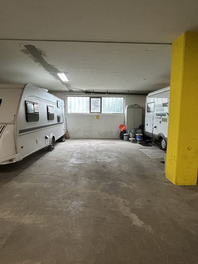 Camper / Wohnmobil - Einstellplatz inkl. Strom in Bülach (1)