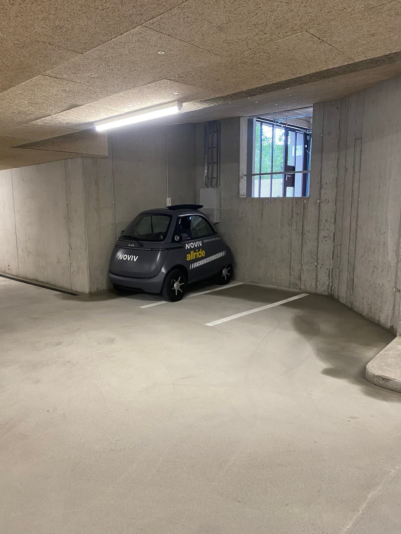 Parcheggi per auto e moto con collegamento elettrico in affitto (3)