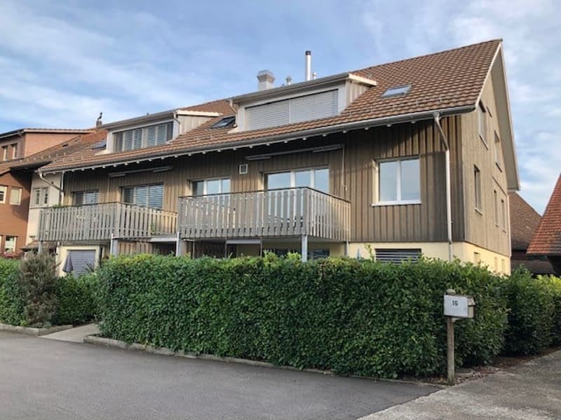 Appartement 4 pièces lumineux avec balcon dans un quartier calme – Wiesendangen (1)