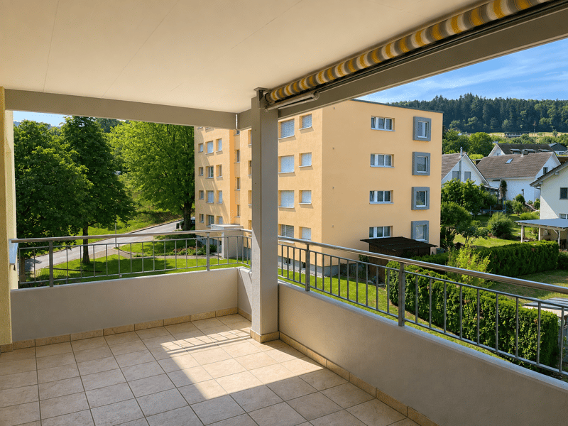 Gedeckter Balkon mit Aussicht