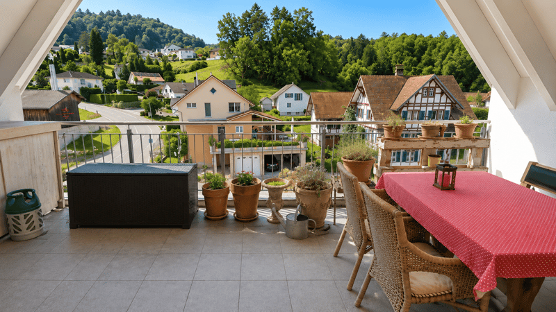 gedeckter Balkon zur Südseite