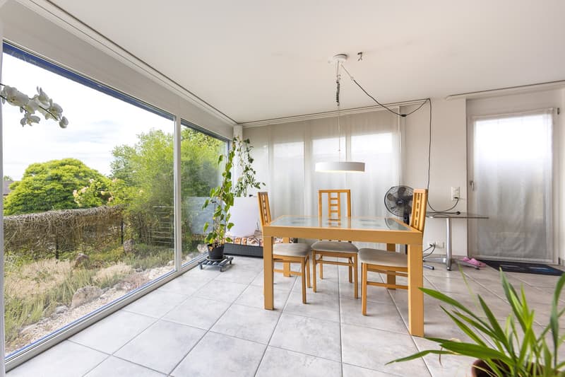 Heller Essbereich mit direkten Gartenzugang