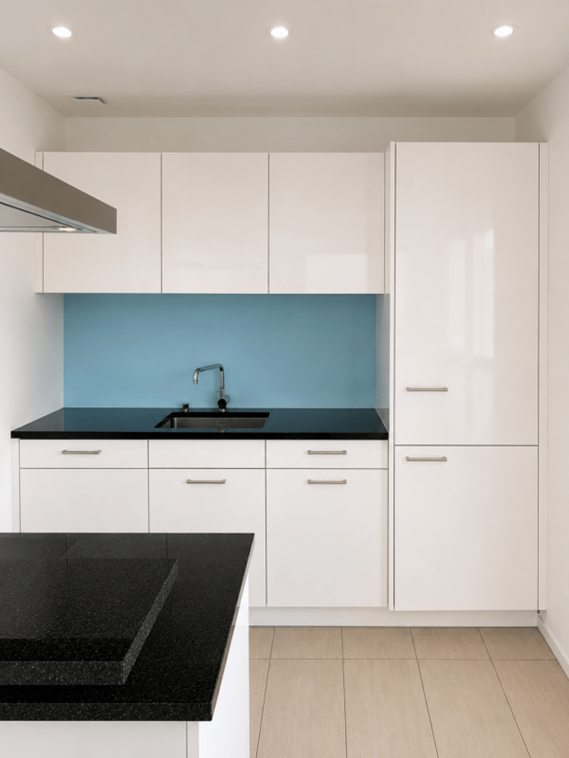 Appartamento attico attraente di 3,5 locali con torre di lavaggio privata (2)
