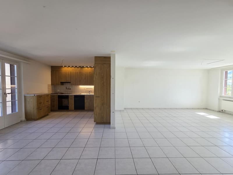 Küche mit angrenzendem Wohnzimmer