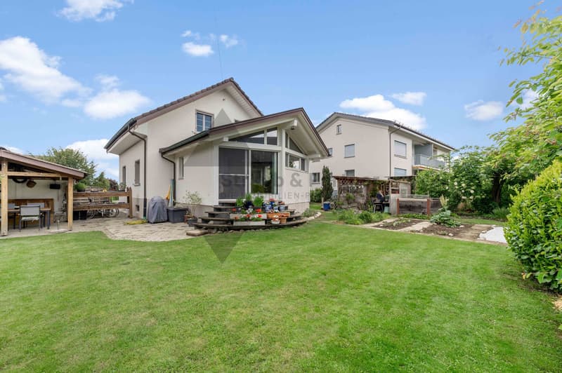 CHARMANTES EINFAMILIENHAUS MIT GROSSEM GARTEN UND VIEL POTENZIAL (2)
