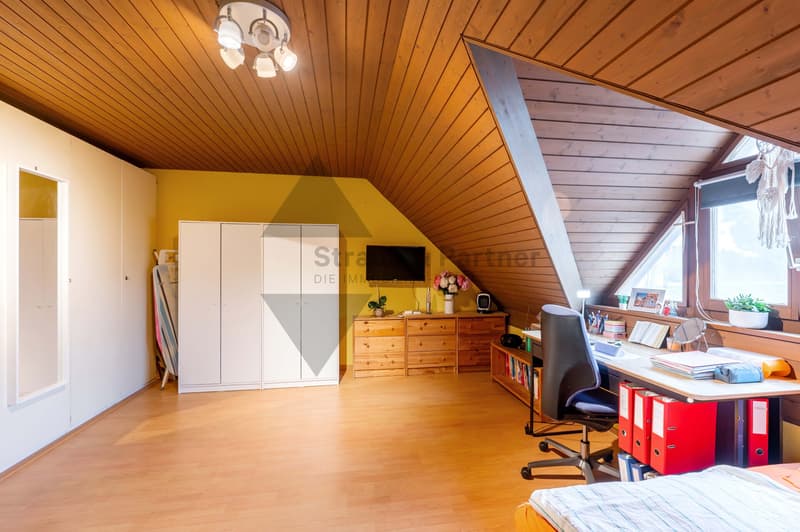 DREI ETAGEN. VIEL RAUM. EIN ZUHAUSE MIT CHARAKTER. (8)