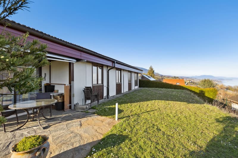 Individual villa with pool and lake view! (4)