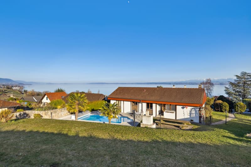 Individual villa with pool and lake view! (1)