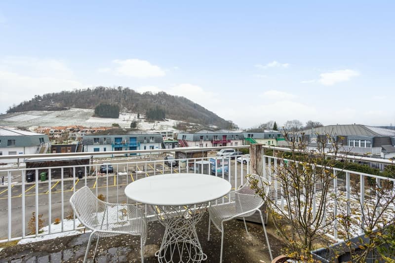 Außergewöhnliche Wohnung mit Balkon und freier Sicht auf die Alpen (5)