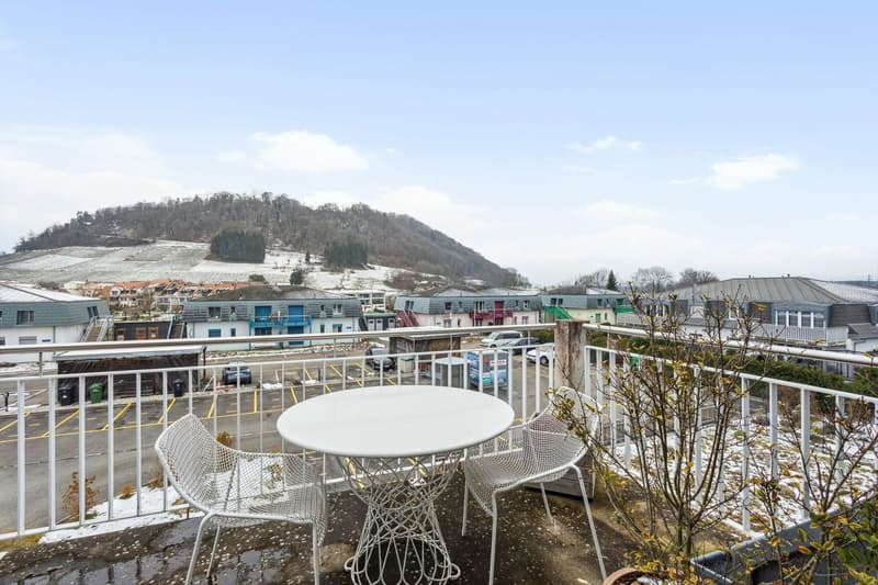 Exceptionnel appartement avec balcon et vue dégagée sur les Alpes (5)