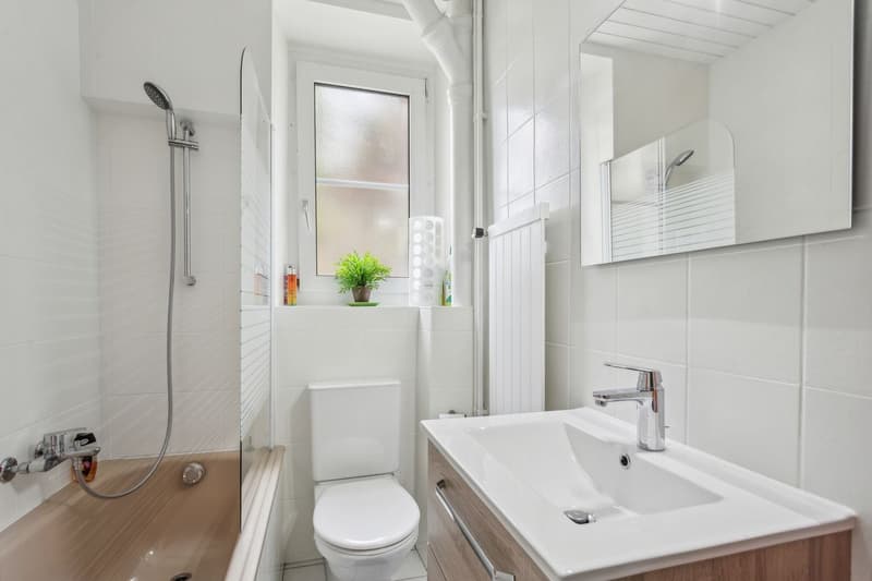 Maison de maitre de 2 appartements idéalement située au Locle (9)