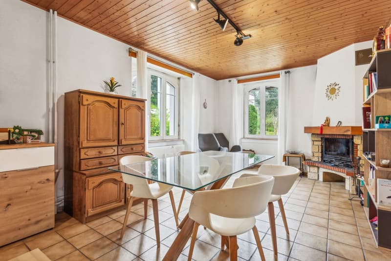Herrschaftshaus mit 2 Apartments in idealer Lage in Le Locle (3)