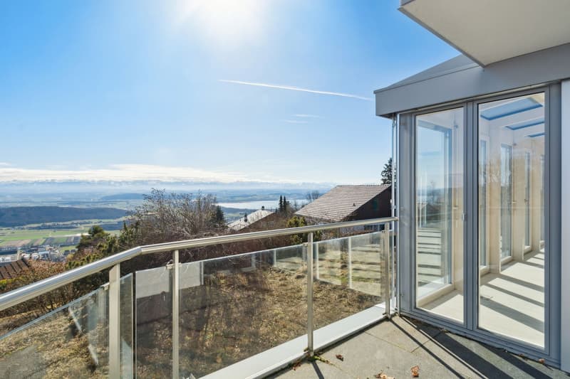 Detached house with 6.5 rooms and panoramic view of the three lakes (1)