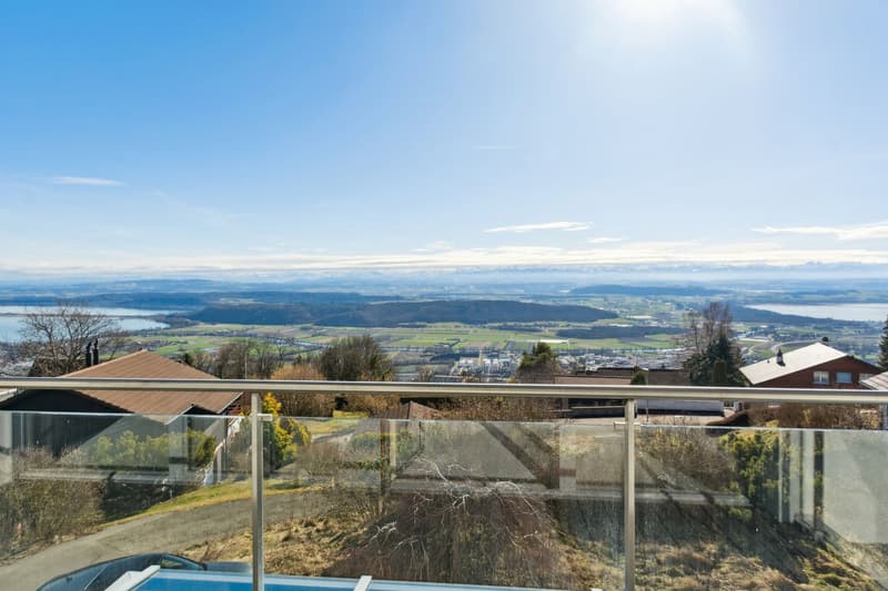 Detached house with 6.5 rooms and panoramic view of the three lakes (2)