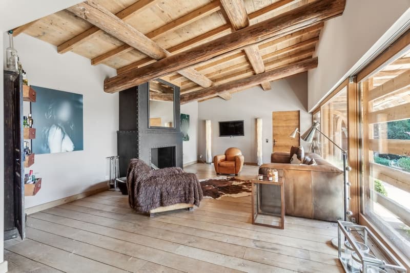 Exceptional renovated property with vast garden and lake view (12)