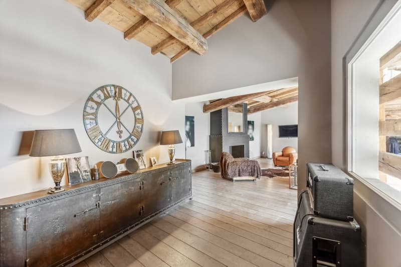 Exceptional renovated property with vast garden and lake view (11)