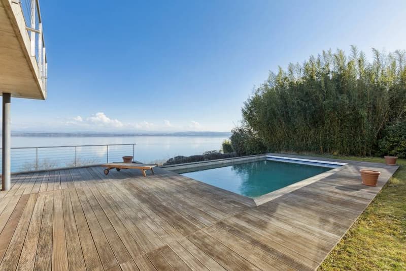 Exceptional contemporary villa facing the blue lake (2)